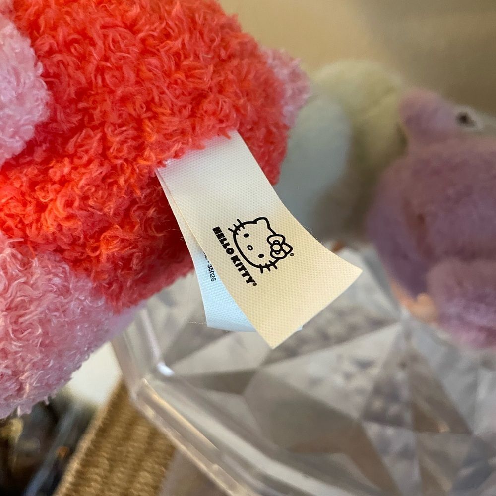 The Monsters Pop Mart Pink and Purple Figures & Pink Hello Kitty Plush - Picture 10 of 12